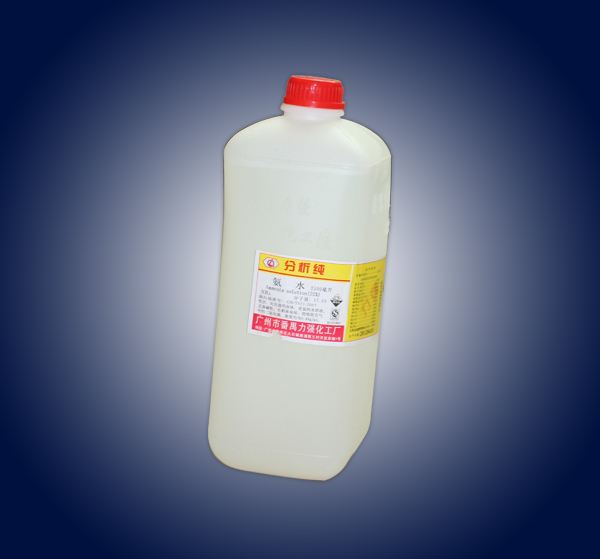 無色透明且具有刺激性氣味